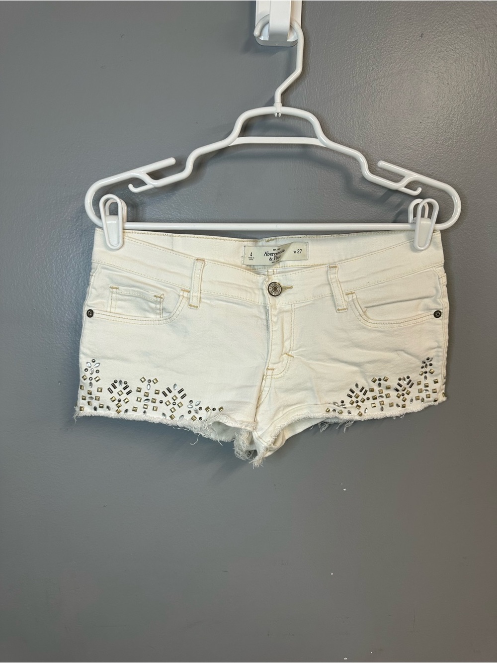 Abercrombie & Fitch White Studded Denim Cutoff booty Shorts